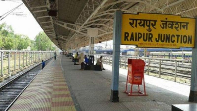 5-year-old girl kidnapped at Raipur railway station, GRP handed her over to family within 4 hours Latest news hindi News khabargali 