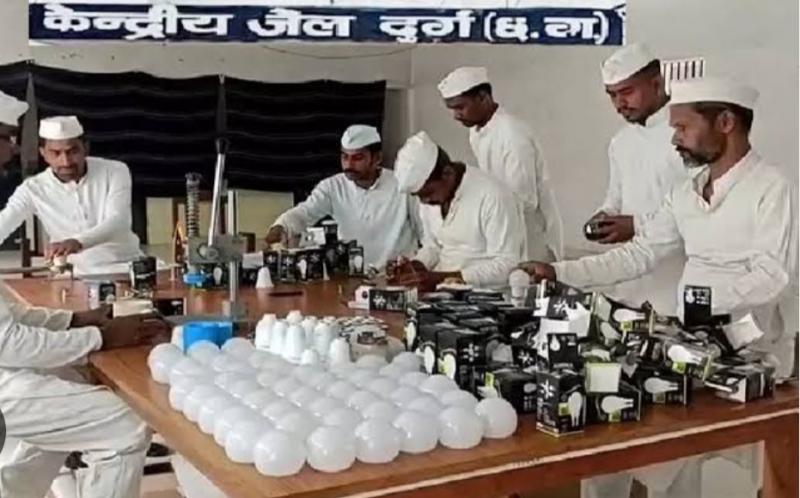 Prisoners in Central Jail are being given training to make LED bulbs, training is being given for employment latest News hindi News big News khabargali 