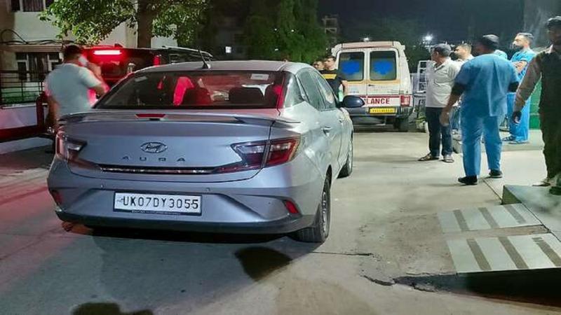 7 members of the same family committed suicide, dead bodies were found in the car, a suicide note was also found latest News hindi News big News khabargali 