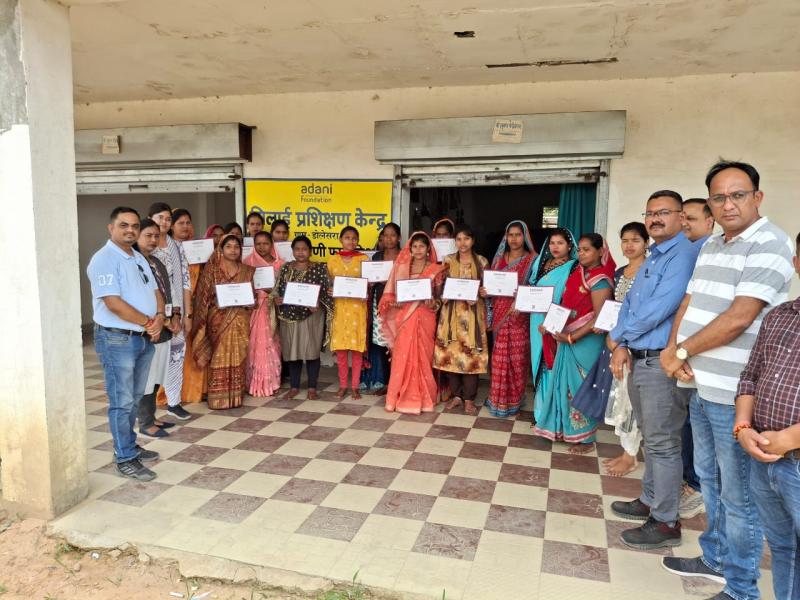 Adani Foundation is making women self-reliant through skill development, 60 women got three months sewing training and certificate under Saksham program, Raigarh, Chhattisgarh, Khabargali