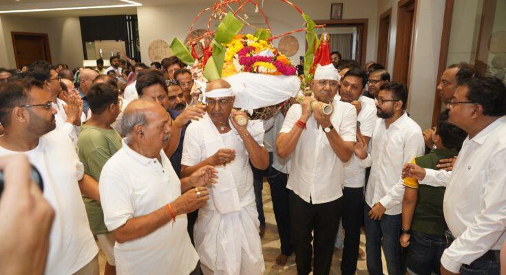 Huge crowd gathered on the last journey of sage like personality Ramjilal Agarwal, thousands gave final farewell, tireless karma yogi...Chhattisgarh, Madhya Pradesh and Rajasthan knew him as senior social worker, cow protector, father of MP Brijmohan Agarwal, senior social worker, cow protector, and national patron of Agarwal society, Raipur, Chhattisgarh, Khabargali