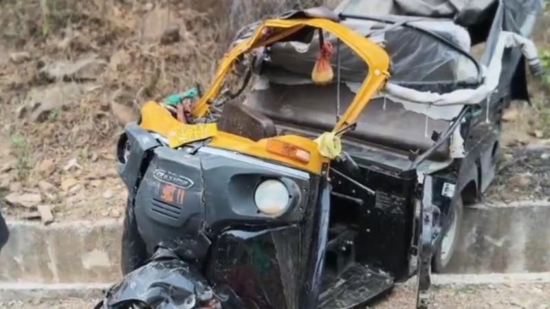 The truck lost control and overturned on the auto, 7 pilgrims died on the spot, 3 injured… latest news hindi news big News khabargali 