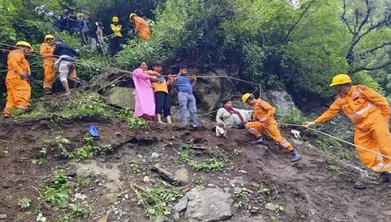 Continuous rain for 12 hours in Ahmedabad, clouds burst at 5 places in Himachal, many tourists stranded big News news hindi news latest news khabargali 