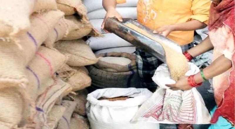 Son of expelled Congress leader consumed lakhs of rupees worth of PDS ration meant for poor, Food Department issued notice, former NSUI district president Amitesh Rai, son of expelled Congress spokesperson Abhay Narayan Rai, councillor's husband Jugal Kishore Goyal, Chhattisgarh, Bilaspur, Khabargali