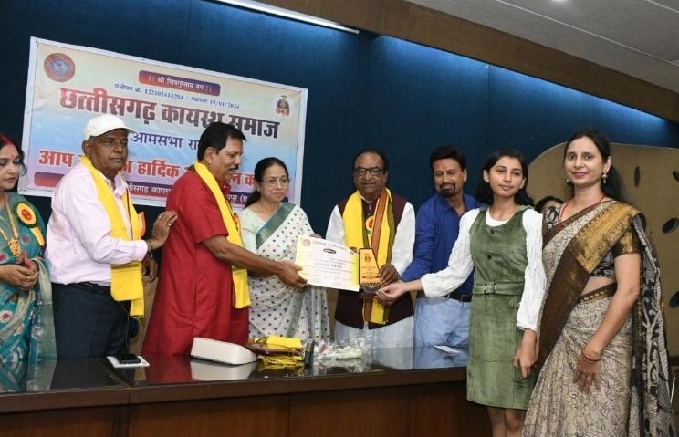 Chhattisgarh Kayastha Samaj organized its first foundation year and grand general meeting, retired IAS officer, secretary, finance department, Chhattisgarh government, Mrs. Sharda Verma, cardiologist Dr. Smit Srivastava, Chitransh Seva Dharma, Raipur, Chhattisgarh, Khabargali