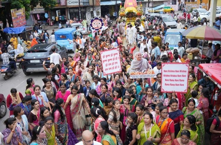 Jagannath Rath Yatra organized by ISKCON Promotion Center Sundar Nagar, Sri Sri Jagannath Baldev Subhadrani Maharani, Siddhartha Swami Maharaj, Hail Gauranga Das, Hail Gaur Hari, Devotee Himanshu, Devotee Rishi, Govinda Prabhu Ji, Raipur, Chhattisgarh, Khabargali