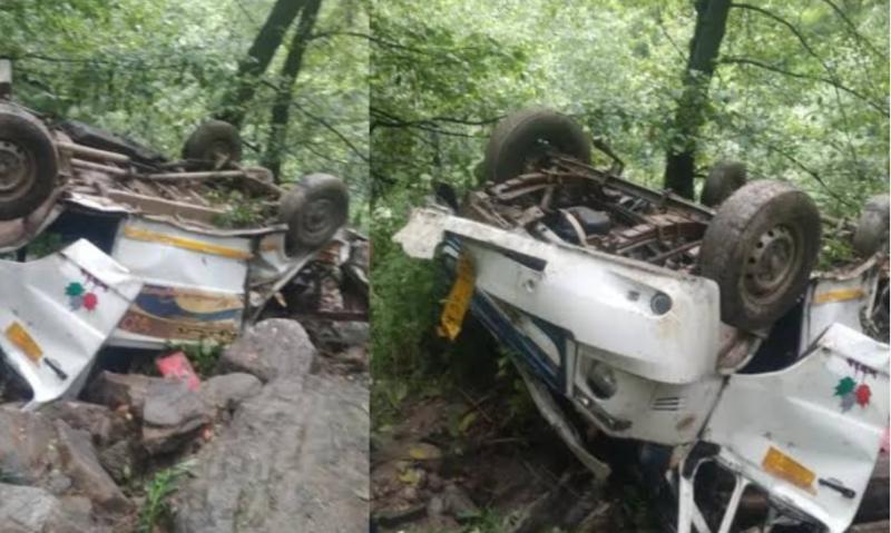 Tempo Traveller full of passengers fell into a ditch, 5 people died, more than 20 people were on board hindi news Big news latest news khabargali 