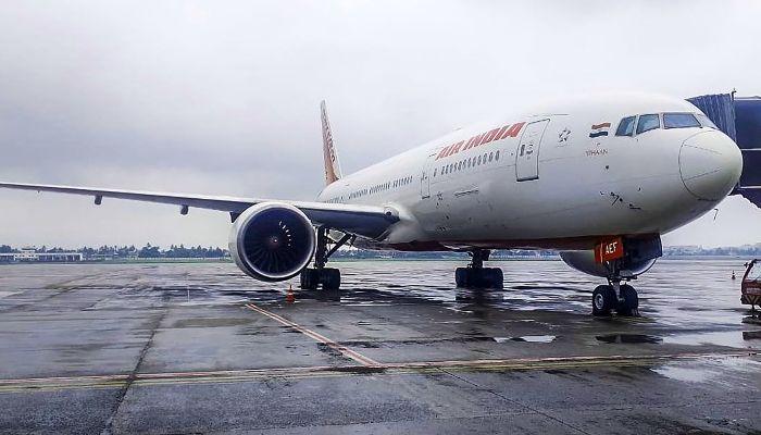 Air India flight coming from Hong Kong to Delhi caught fire, causing panic among passengers hindi news big news latest news khabargali 