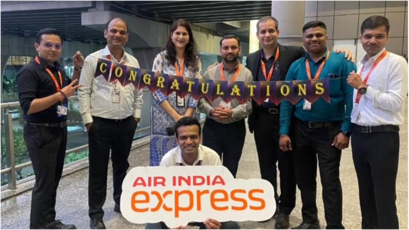 A woman gave birth to a child in an Air India plane, crew members and pilot played an important role cg hindi news big News Raipur news khabargali 