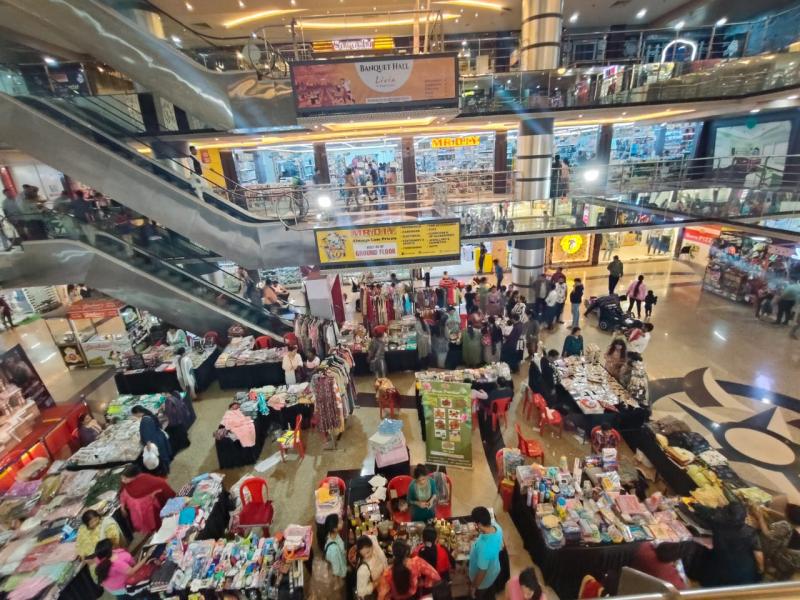 A grand "Shopping Hub Exhibition" will be organized on 5th and 6th July at Colors Mall, Pachpedi Naka, Riya Collection and Pink Jewellery, various types of clothes, jewellery, decoration items and various pure home-made food items made by domestic women will be available at affordable prices, Raipur, Chhattisgarh, Khabargali