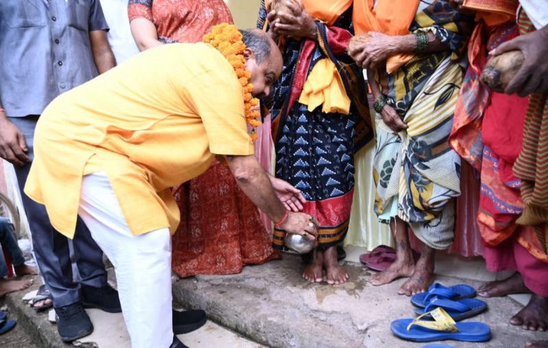 Huge rally under the leadership of North MLA Purandar Mishra in protest against religious conversion, four mothers return home, Raipur, Chhattisgarh, Khabargali