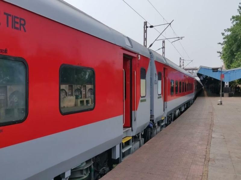 Theft in Samta Express, gold jewellery worth 9 lakhs stolen from a woman travelling to Raipur Chhattisgarh news hindi News latest News khabargali 