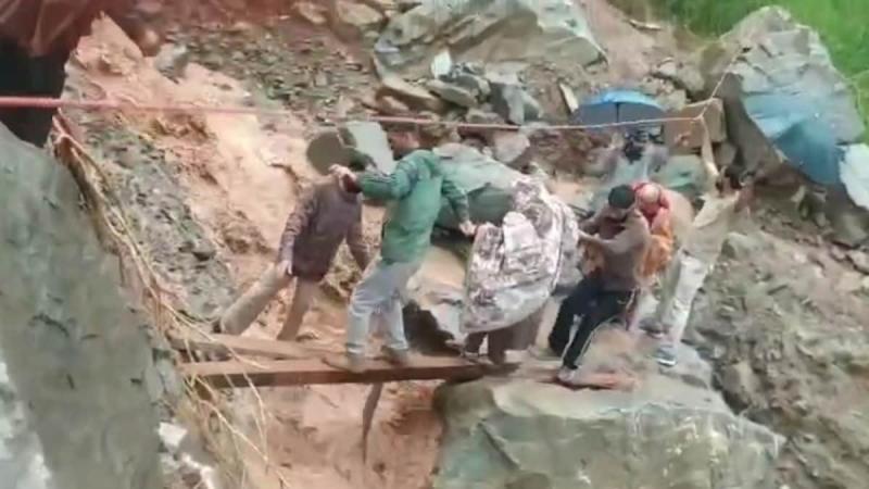 Clouds wreaked havoc in Jammu and Kashmir, flood in Vaishno Devi Ardhkumwari, 12 people died hindi News big latest News Hindi khabargali 