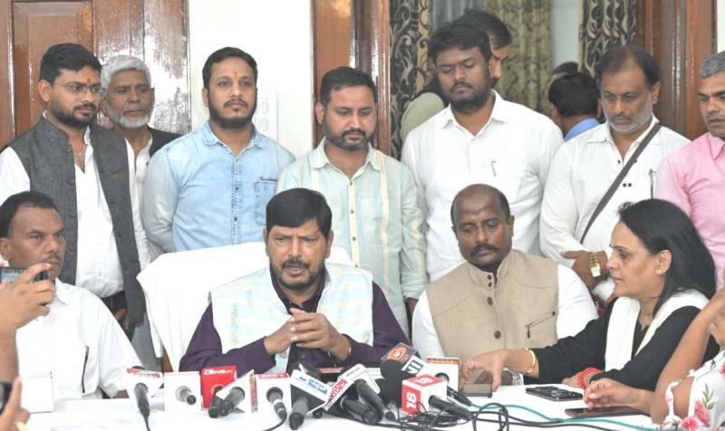 Minister of State for Social Justice and Empowerment Ramdas Athawale reviewed the progress of Chhattisgarh migration schemes, gave guidelines to officials, Raipur, Chhattisgarh, Khabargali