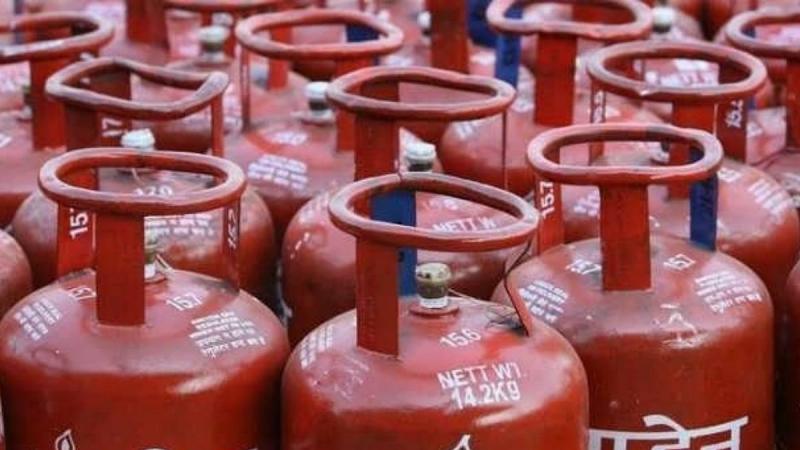 The price of LPG cylinder has decreased by Rs 51 from today, 19 kg gas will be available for Rs 1,580 Hindi News big news khabargali 