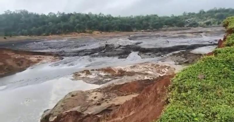 8 people from 2 houses got washed away in the midnight due to dam breaking in Balrampur, 3 died, 5 missing, relief and rescue work is going on Chhattisgarh News hindi news big News khabargali 
