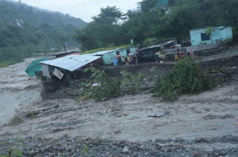 A cloudburst, rain, and disaster in Dehradun claimed 21 lives, with 15 laborers swept away in the Tons River. Hindi news big News latest news khabargali 