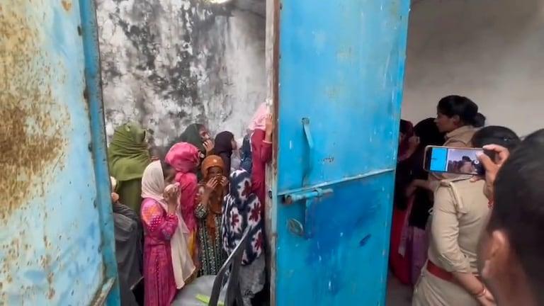 Illegal Madrasa raided in Uttar Pradesh, 40 girls found locked in toilet hindi News big News latestt khabargali 