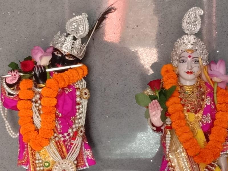 Govardhan Puja, Annakut and 56 offerings were made at Radha Krishna Temple and Mahamaya Temple - Pt Jha, Raipur Old Basti Maithil Para, Chhattisgarh, Khabargali