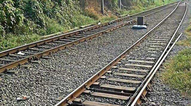 Congress leader commits suicide by jumping in front of a train, suicide note found in his pocket hindi News big News latest News khabargali