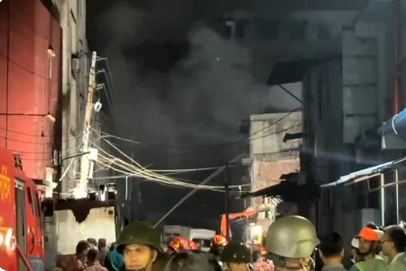 Fire breaks out at garment factory and chemical warehouse, 16 workers burnt alive hindi News latest News khabargali