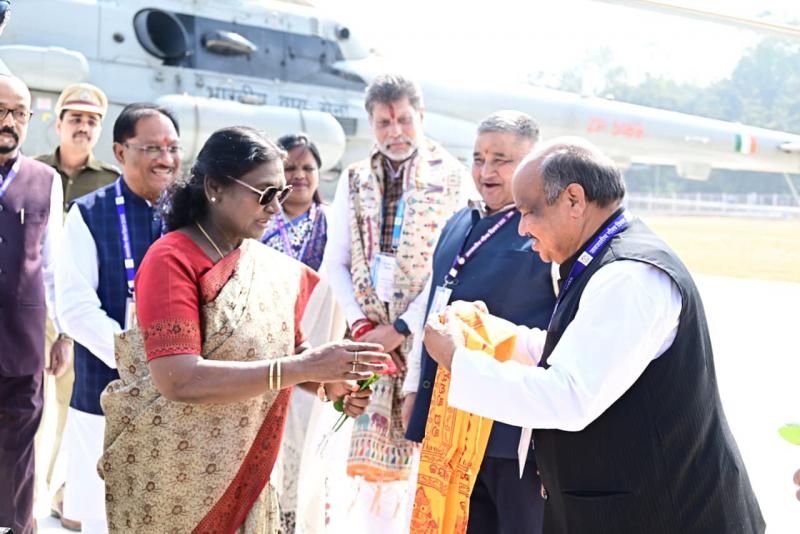 Purandar Mishra welcomed President Murmu in Surguja, enhanced the dignity of Tribal Pride Day, divine splendor of traditions descended on tribal soil in Surguja, President Murmu became a centre of inspiration, Chhattisgarh, Khabargali