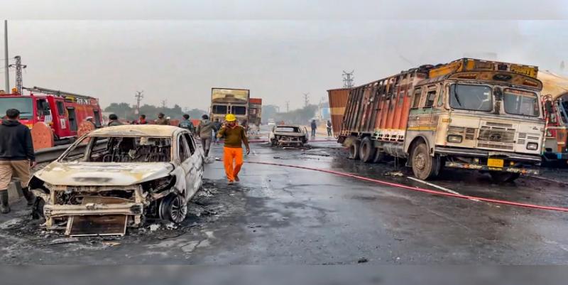 Horrific accident in Jaipur, uncontrolled dumper crushes a dozen vehicles, 13 killed  big News latest News khabargali 