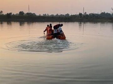 Accident in Bilaspur, 4 students drowned in pond while bathing, 2 died hindi News latest News big News khabargali 