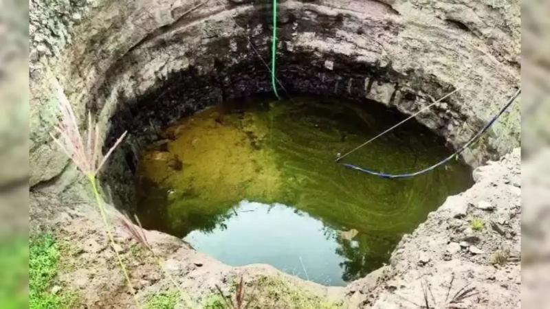 An innocent child fell into an open well while flying a kite, died on the spot, and the entire village was plunged into mourning. Hindi News latest news khabargali 