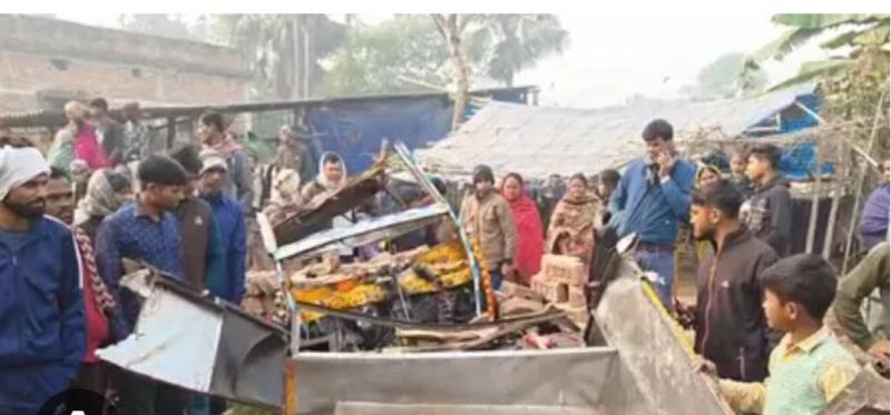 Three killed, five injured in bus-auto collision hindi News latest news khabargali 