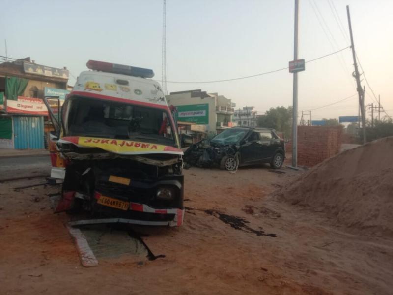 A speeding 108 ambulance ran over a playing child, shocking people. Hindi News latest News khabargali 