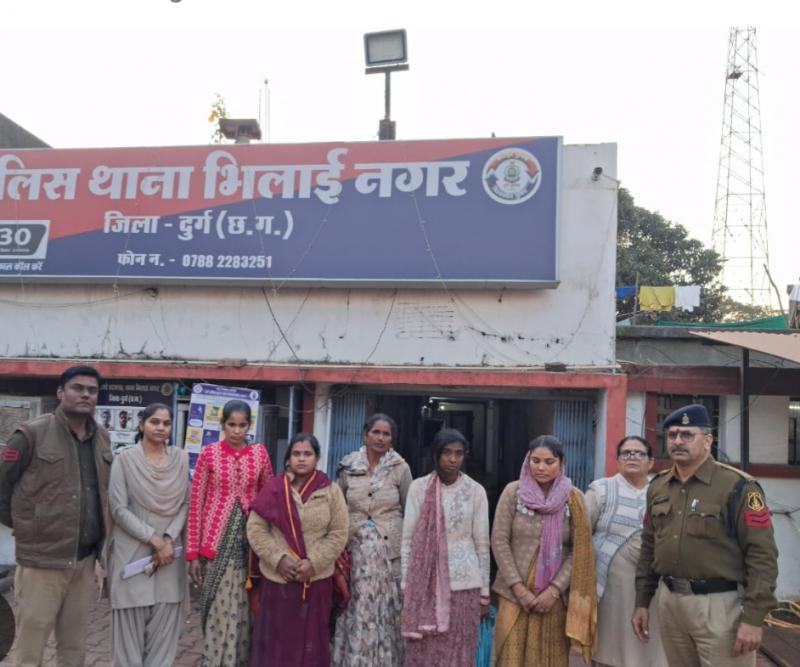 पं. धीरेंद्र शास्त्री की कथा, पुलिस ने 9 संदिग्ध महिलाओं को हिरासत में लिया खबरगली  Story of Pt. Dhirendra Shastri, police detained 9 suspicious women hindi News bhilai news khabargali 