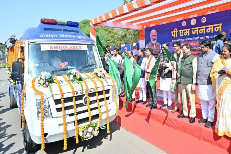 मुख्यमंत्री साय ने 57 मोबाइल मेडिकल यूनिट वाहनों को दिखाई हरी झंडी, छत्तीसगढ़ के 18 जिलों के 2100 से अधिक गाँवों और बसाहटों तक पहुँचाई जाएंगी नियमित स्वास्थ्य सेवाएँ खबरगली  Chief Minister Sai flagged off 57 mobile medical unit vehicles, regular health services will be provided to more than 2100 villages and settlements in 18 districts of Chhattisgarh cg news hindi news latest khabargali 