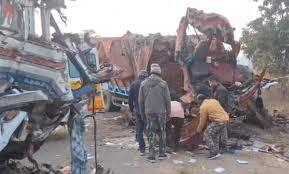 Major accident at Keshkal Ghat: Three trucks collide, NH-30 completely blocked