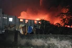 A massive fire broke out in Kolkata's Nazirabad, killing seven people and injuring several others.