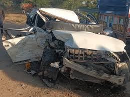 Three friends who were on their way to visit Mahakaleshwar died; they had left Telangana for the pilgrimage.