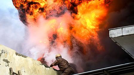 महाराष्ट्र के ठाणे में 18 मंजिला इमारत में लगी आग, 2 झुलसे 70 का किया रेस्क्यू खबरगली Fire breaks out in 18-storey building in Thane, Maharashtra; 2 injured, 70 rescued hindi news latest khabargali 