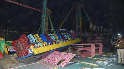 सूरजकुंड मेले में झूला टूटने से बड़ा हादसा, रेस्क्यू में पहुंचे इंस्पेक्टर की भी हुई मौत, 13 से अधिक लोग घायल खबरगली A major accident occurred at the Surajkund fair when a swing broke. The inspector who arrived for rescue also died, and more than 13 people were injured. Hindi News latest News khabargali 