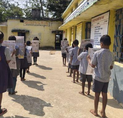 स्कूलों में प्रार्थना के दौरान पढ़े जायेंगे न्यूज पेपर,  विद्यार्थियों की दिनचर्या में शामिल हुआ अखबार वाचन खबरगली Newspapers will be read during prayer time in schools, newspaper reading has become a part of students' daily routine. Raipur chhattisgarh hindi news khabargali 