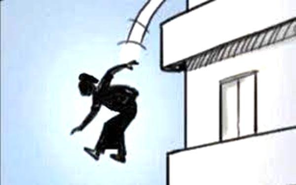 Tragic incident in Raipur, young woman commits suicide by jumping from Vinayak Hotel