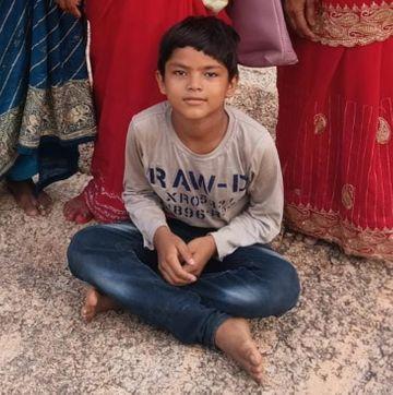 A seven-year-old boy fell from a two-story roof and died on the spot. Hindi News latest news big News balod news khabargali