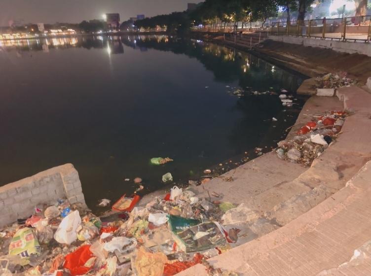 Marine Drive or 'Garbage Drive'? A hunger for order has robbed Raipur of its tranquility. A ground report on the public's tax waste and its plight. 'Marine Drive', the heart of Raipur, is now Telibandha Lake, Chhattisgarh khabargali 