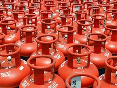 Raipur faces gas crisis, LPG supply to homes, schools and hospitals to remain uninterrupted; more than 3 dozen restaurants closed, Chhattisgarh, Khabargali