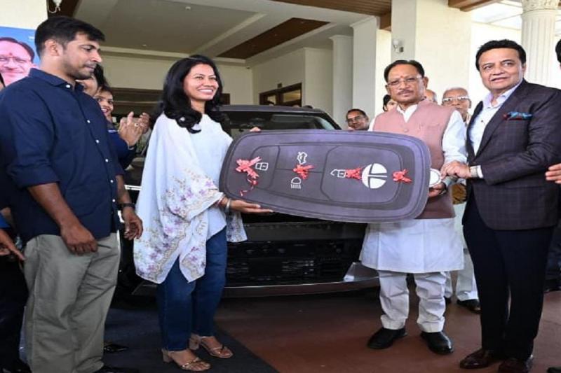  Chhattisgarh's daughter Akanksha Satyavanshi brings glory to the state, receives Tata Sierra car as gift raipur chhattisgarh hindi news latest big news khabargali 
