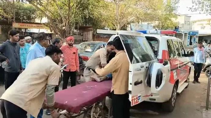Horrific road accident in Guna, three people going to buy a tractor died. mp News hindi news khabargali 