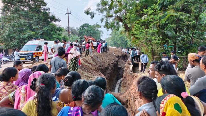 Three workers, including a woman, died after the soil caved in during sewerage pipeline work  big News hindi news latest khabargali