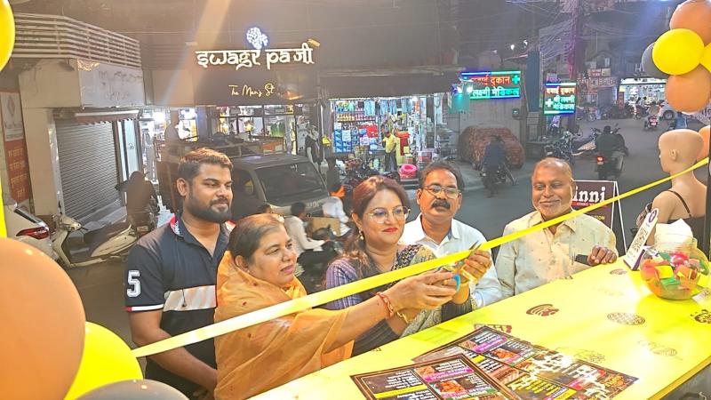 New destination for sweet lovers: Grand launch of 'WAFFLE CRAFT' at Katora Talab Netaji Chowk, Raipur, starting from ₹69, Waffle Craft, Chocolate Waffle, Chocolate Pancake, Hot Chocolate Brownie Bowl, Waffle Cake and Thick Shake, Director Mohammad Rehan, Managing Director of Vedic News Channel Syed Salma, Chhattisgarh, Khabargali