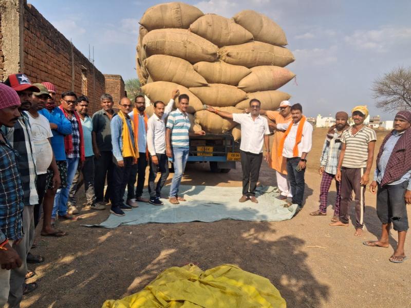 Unique celebration of victory: BJP Business Cell presented an example of Sanatan Dharma with cow service, cow shelter located at Gokuldham, State Coordinator Subhash Agarwal, Rudra Seva Samiti, Raipur, Chhattisgarh, Khabargali