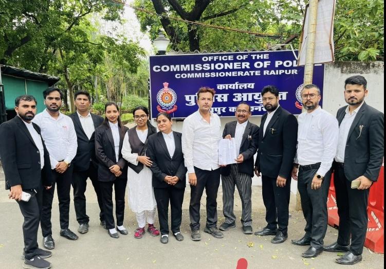 Massive protests against e-challans in Raipur: Lawyers complain to the Commissioner and DGP, demanding amendments to the rules and reduction in fines. Advocates Vivek Tanwani, Nitin Bhadekar, Jagdish Singha, Pankaj Dhote, Chandralok Mishra, Monica Fernandes, Riya Gadiya, Vidisha Sachdev, Vinod Saraf, Sangita Sahu, Farhan Siddiqui, Chhattisgarh, Khabargali 