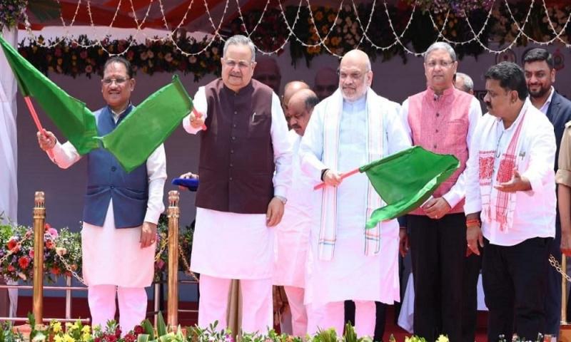 Dial 112 in Chhattisgarh gets 400 new vehicles, Union Home Minister Amit Shah flags them off raipur chhattisgarh hindi news khabargali 
